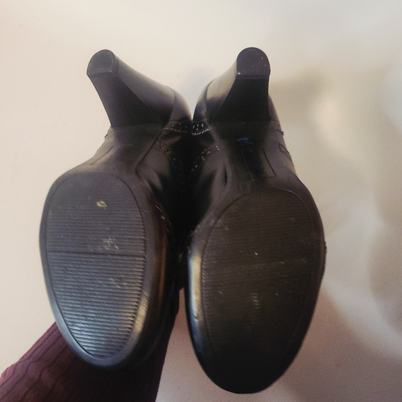 AEO Classic Black Brogue Heels - Picture 9 of 12